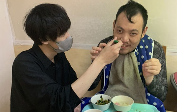 昼食・歯磨き